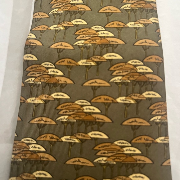 BNWT Salvatore Ferragamo Silk Tie - Picture 4 of 12
